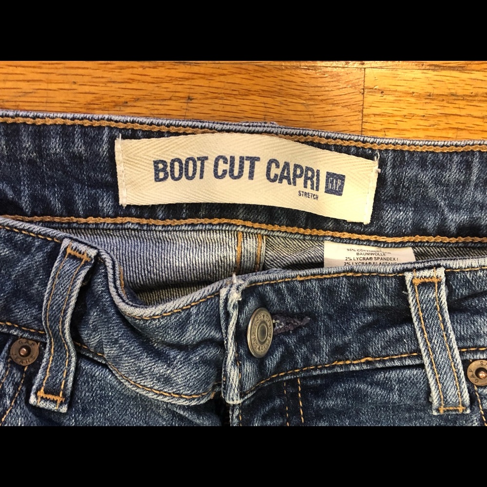 Gap bootleg capris - Picture 3 of 5